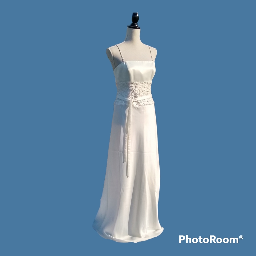 Wedding Dress - Picture 2 of 15